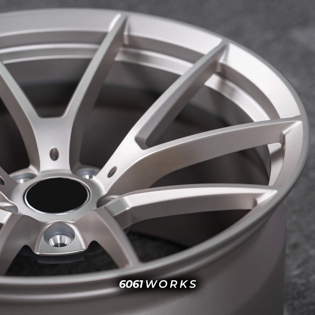 BMW M5 G90 22 inch custom forged wheels | OEM BMW 763M style Satin Gold finish, detailed macro view on satin gold spoke contours and outer rim edge