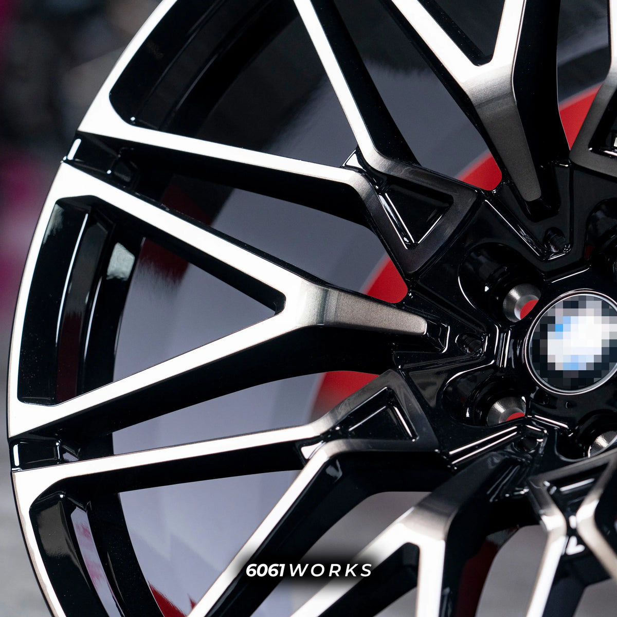 BMW X6M F96 LCI 21 22 inch custom forged wheels | OEM BMW 818M style Gloss Black with Machined Face Dark Coating, extreme macro close-up showing precision split-spoke machining and dark tint contrast