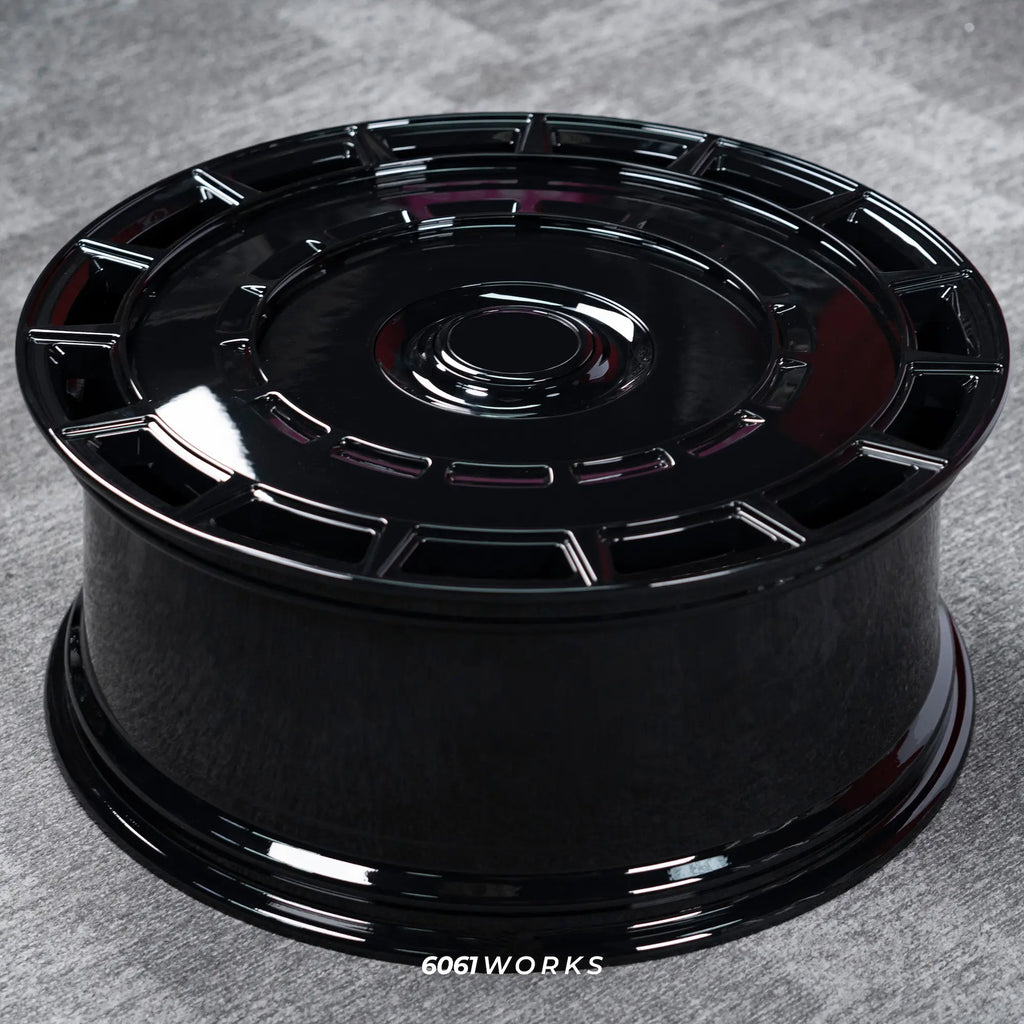 Custom forged 22 Inch wheels for Rolls Royce Ghost II | Vossen HF9 style spokes close up in Gloss Black